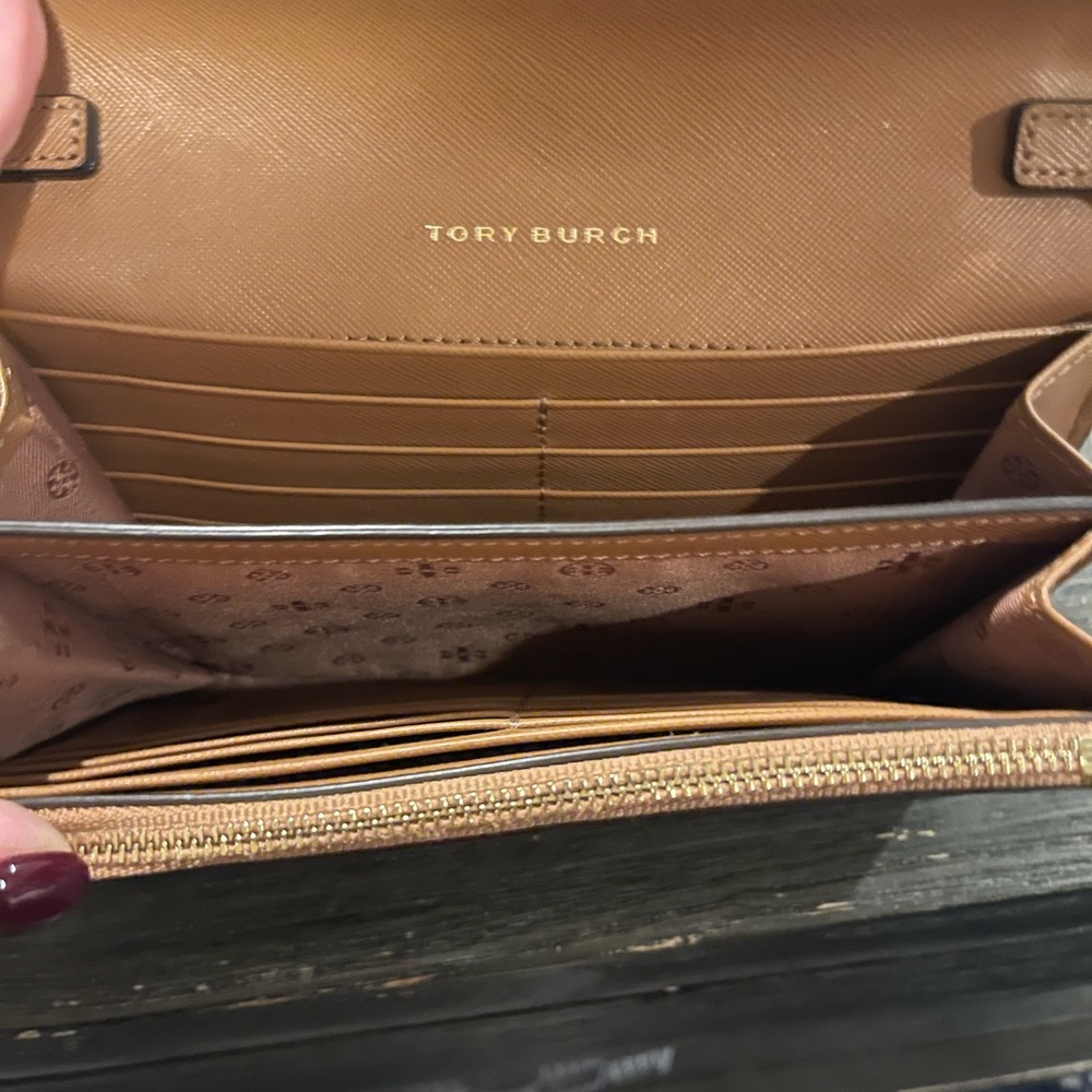 Tory Burch Tan Robinson Chain Wallet Crossbody Bag. Never used No CALLOUTS - Picture 5 of 9